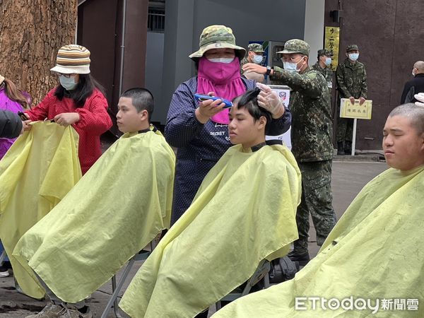 ▲▼國防部一年義務兵理髮。（圖／記者蘇晏男攝）