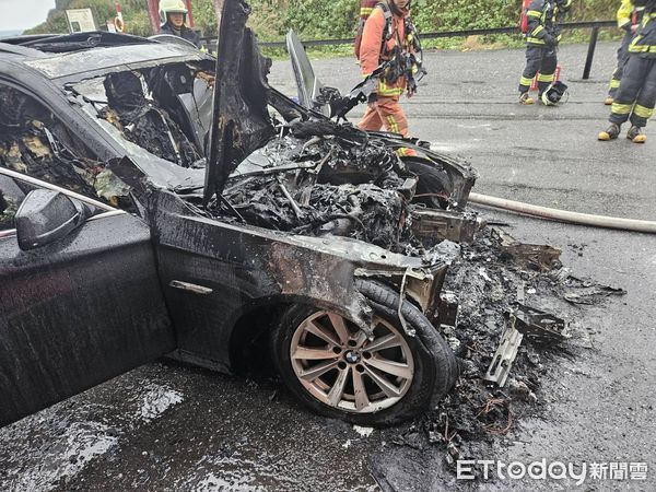 ▲▼      瑞芳火燒車       。（圖／記者郭世賢翻攝）