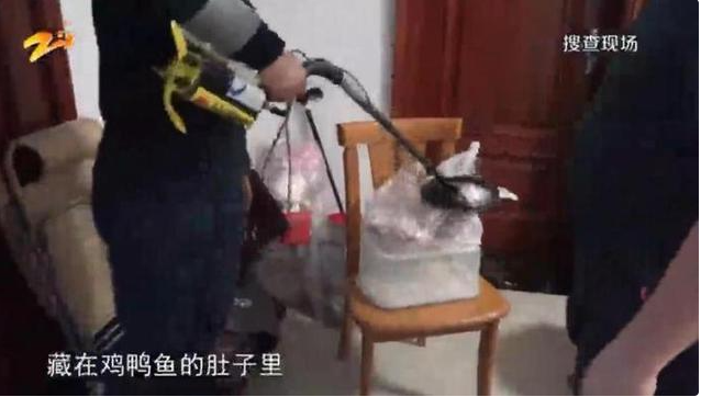 ▲女廳官將黃金藏跑步機裡。（圖／翻攝自羊城晚報）