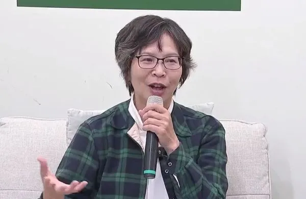 前民眾黨立委蔡壁如昨開記者會被問到是否有參加民眾黨尾牙，她一愣表示不知道有什麼尾牙，引發議論。（翻攝自蔡壁如臉書）