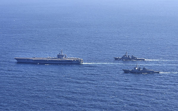 ▲美海軍卡爾・文森號航母與南韓世宗大王號、日本金剛號驅逐艦聯合編隊。（圖／CFP）