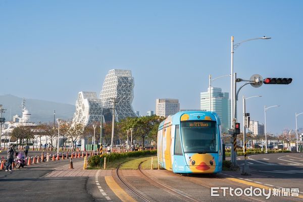 ▲▼黃色小鴨重回高雄！「雙鴨」出沒地點曝光　路線指南一次看。（圖／記者賴文萱翻攝）