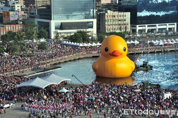 ▲▼黃色小鴨重回高雄！「雙鴨」出沒地點曝光　路線指南一次看。（圖／記者賴文萱翻攝）