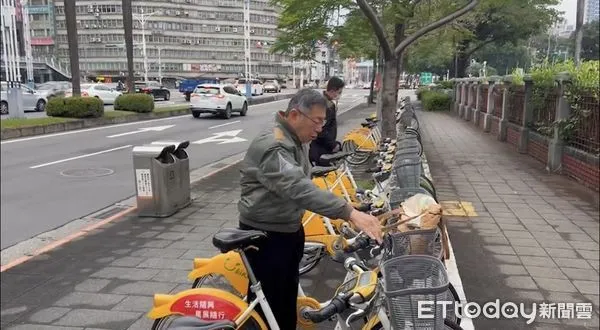 ▲▼民眾黨主席柯文哲騎乘Ubike 至立法院與黨團開會。（圖／記者陳家祥攝）