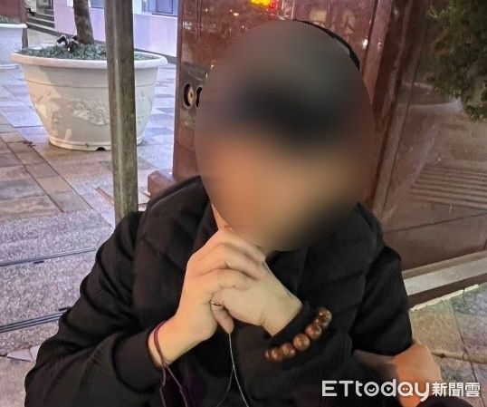 ▲▼台中警方逮捕到處借錢、手戴佛珠的男子，還查出揹有3條詐欺通緝。（圖／民眾提供，下同）