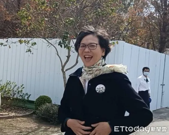 ▲感恩餐會民眾黨主席柯文哲與前立委蔡壁如私聊互動熱絡。（圖／記者唐詠絮翻攝）