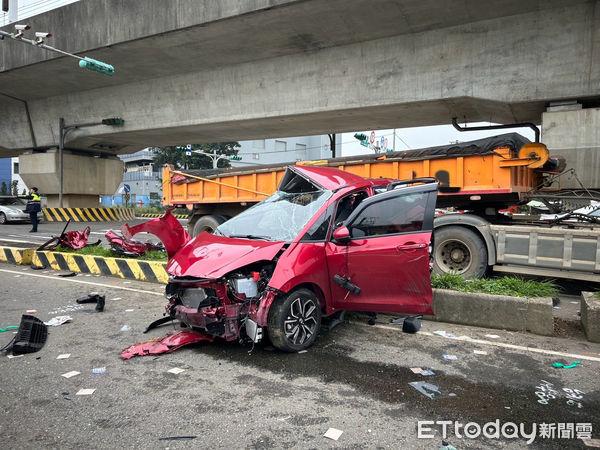 ▲▼ 中壢嚴重車禍 。（圖／記者楊熾興翻攝）