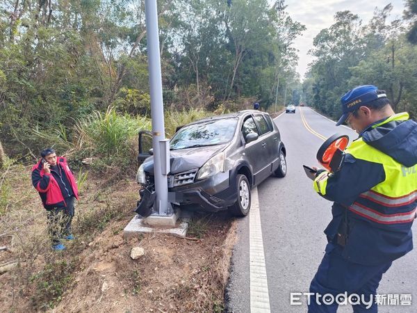 ▲▼      金門自撞車禍，4人受傷       。（圖／記者林名揚翻攝）