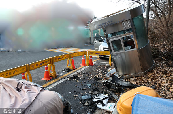 ▲▼南韓首爾鍾路區俄羅斯駐韓國大使官邸前的哨所被撞毀。（圖／CFP）