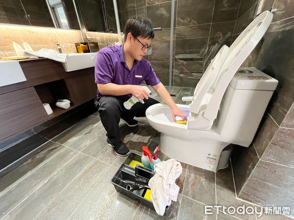 ▲謝譯樑在台南就業中心協助下運用疫後缺工方案，成功讓他在徠•歸仁飯店擔任房務員工作。（圖／記者林東良翻攝，下同）