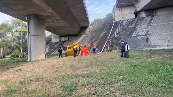 ▲▼緩撞車被撞下平面道路             。（圖／民眾提供）