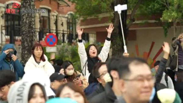 ▲▼▲▼信義區突飄出優美中文歌聲　歌迷認出4韓國人身份：是人氣YT頻道OUBA MUSIC！。（圖／現在是要拍什麼提供）    