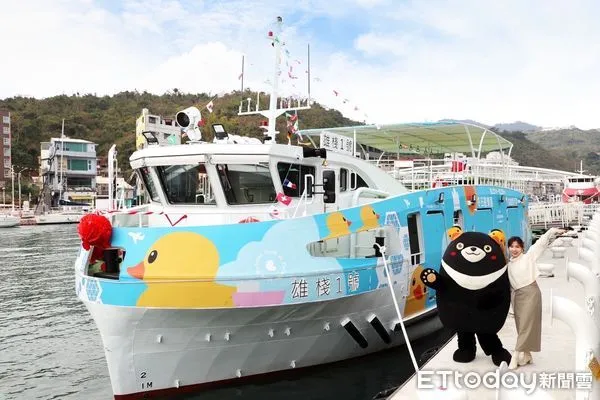 ▲▼高雄3大交通運具全被黃色小鴨佔領。（圖／記者賴文萱翻攝）