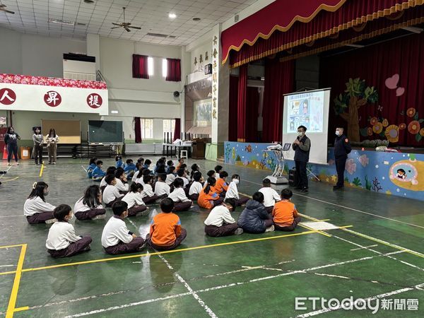 ▲▼  中埔警至頂六國小校園反詐教學、婦幼安全宣導 。（圖／中埔分局提供）