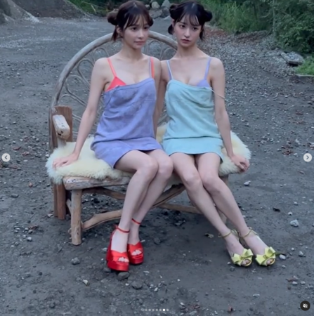 ▲這張超美雙胞胎照片，一度被誤認為是所AI繪製，但其實這對美女是森風花（森ふう花，右）、柊琪琪（柊きき，左），因超高顏值被封為「奇蹟雙胞胎」。（翻攝自X@morifuuka0526）