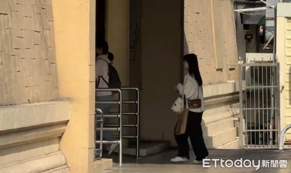 ▲▼       新北男遭逆子窗簾繩勒死，遺體今相驗釐死因      。（圖／記者陳以昇攝）