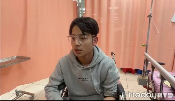 ▲▼ 嘉義市議員林煒軒及其李姓助理遭襲  。（圖／記者翁伊森翻攝）