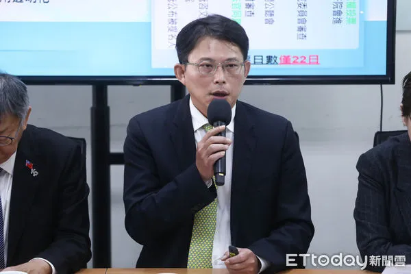 ▲民眾黨團總召黃國昌出席新會期黨團三長及優秀法案公布記者會。（圖／記者林敬旻攝）