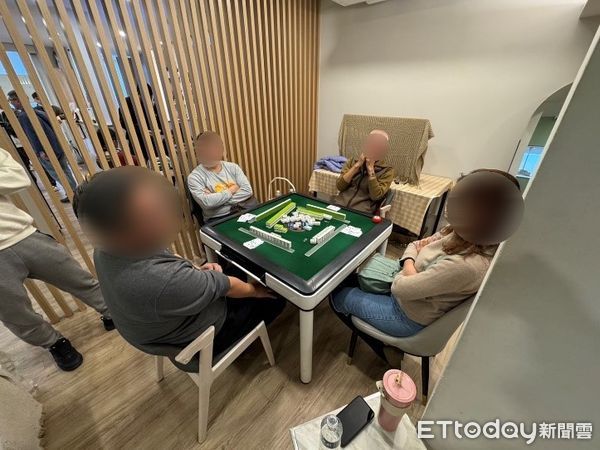 ▲▼合法桌遊館內竟然全是麻將桌，台中警方逮捕20名賭客。（圖／民眾提供，下同）