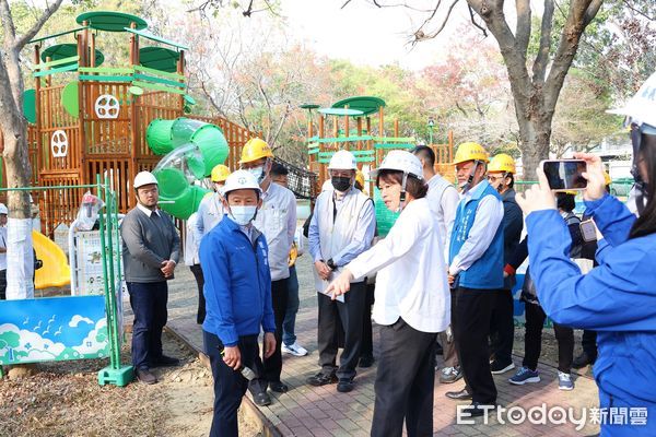 ▲▼    黃敏惠市長率隊視察嘉菸、劉厝公園 期許以前瞻目光檢視工程品質   。（圖／嘉義市政府提供）