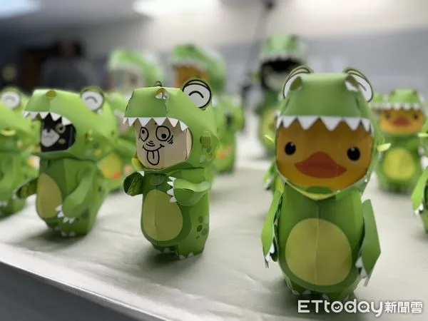 ▲▼高雄燈會小提燈-小萌龍呆腦獸。（圖／記者吳世龍攝）