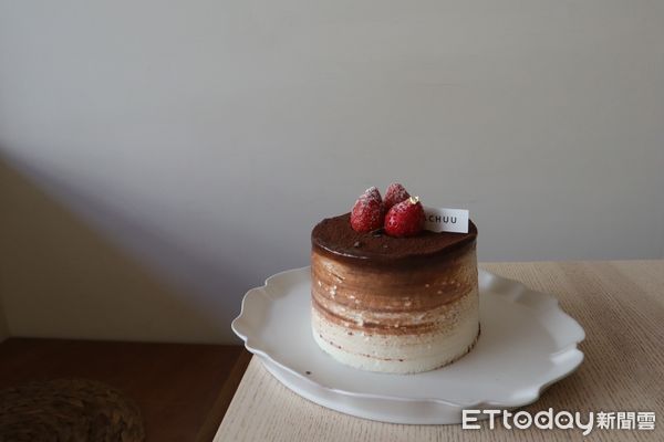 ▲仨丘咖啡Sachuu cafe的巧克力草莓鮮奶油蛋糕。（圖／業者提供）