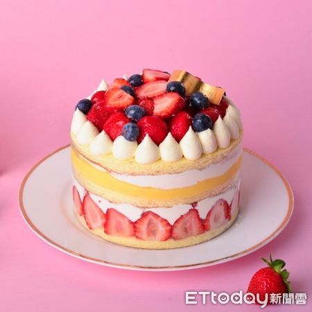 ▲蘇格蕾法式甜點的草莓布丁裸蛋糕。（圖／業者提供）