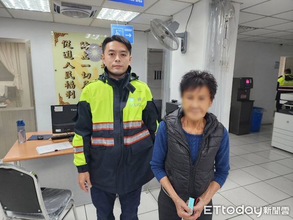 ▲▼ 員警幫老婦人找回買菜錢相當感激 。（圖／記者黃彥傑攝）