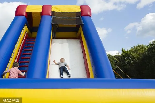 ▲▼充氣城堡。（圖／CFP）