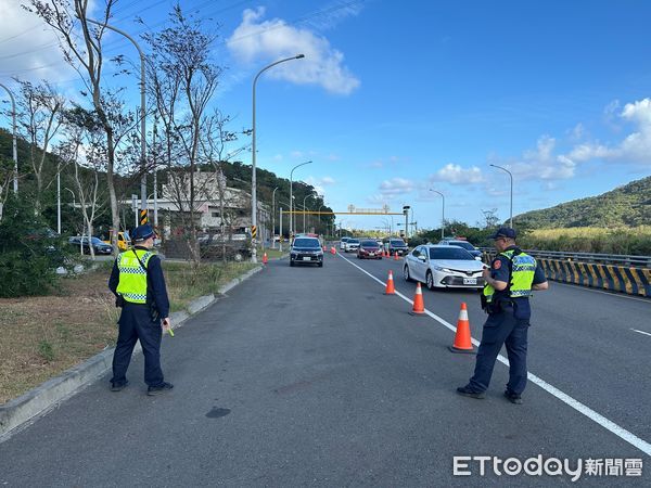 ▲大武警察分局，針對台9線南迴公路酒駕事故及飲酒處所周邊道路透過多點全面式攔檢部署。（圖／記者楊漢聲翻攝）