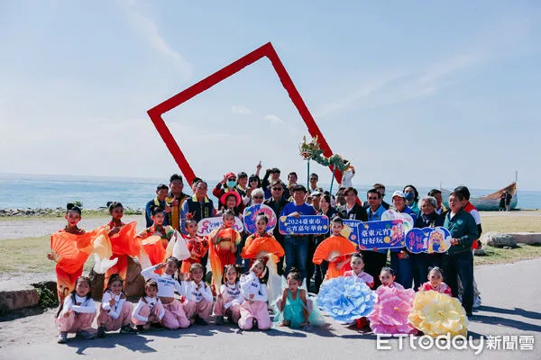 ▲台東市元宵嘉年華會系列活動，由「AR沉浸式體驗展演」率先在海濱公園海洋意象廣場展開。（圖／記者楊漢聲翻攝）