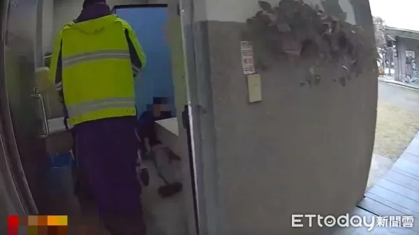 ▲▼男子吸毒後暈躺在男廁，救護人員到場將他送醫，警方依毒品罪將他送辦             。（圖／記者陳以昇翻攝）