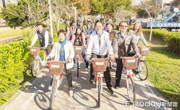 ▲桃園市「YouBike 2.0系統電動輔助自行車」今天正式啟用，市長張善政率與會人士一同試乘。（圖／記者沈繼昌翻攝）