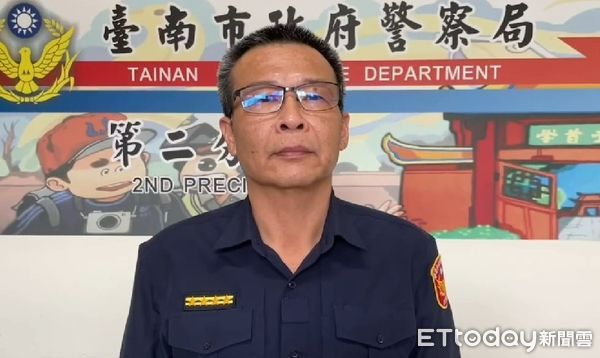 ▲台南大南門碑林石碑被潑灑溶液案，台南市警二分局北上台北市將涉案戴姓女子拘提到案。（圖／記者林東良翻攝，下同）