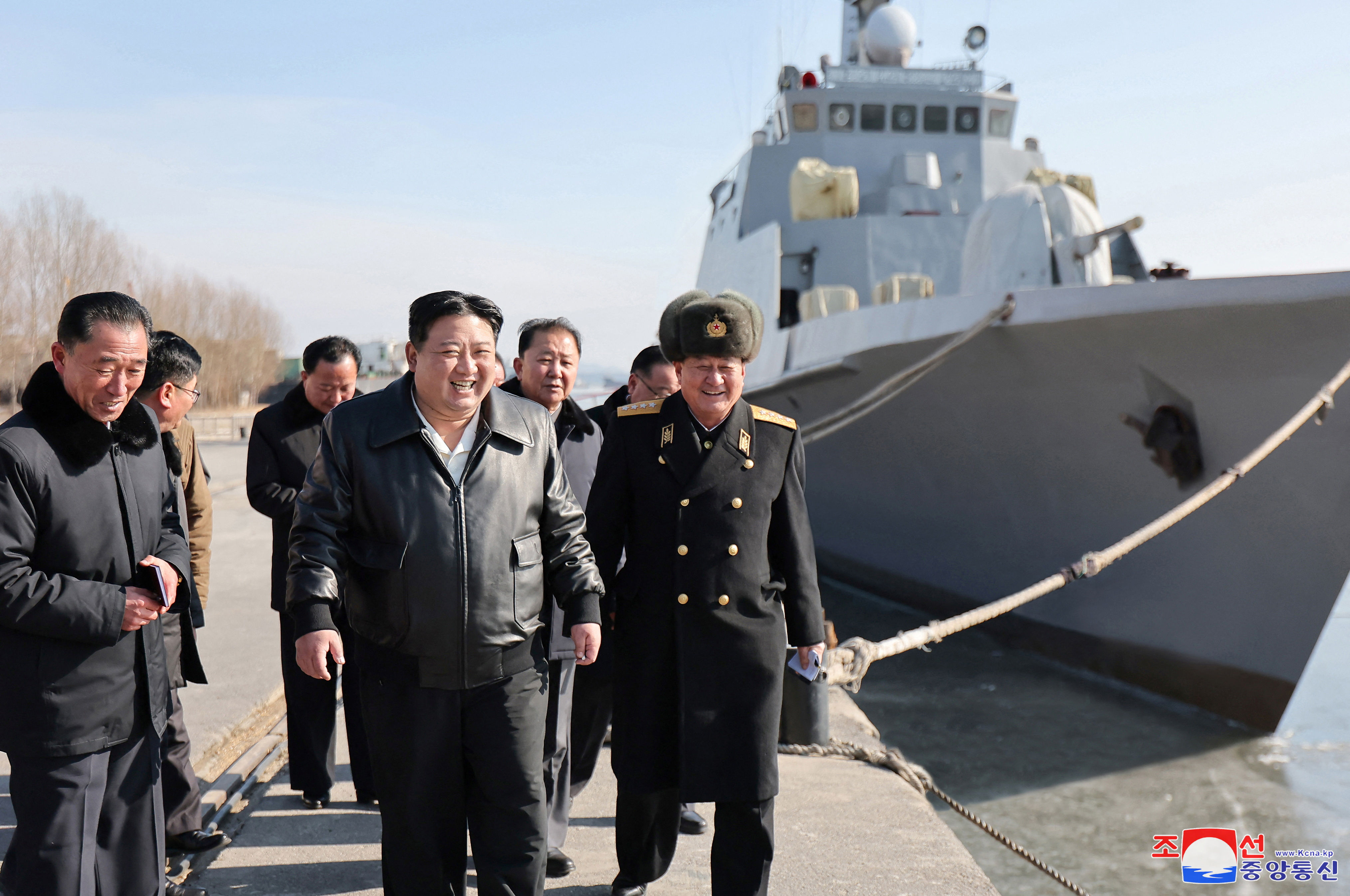 ▲▼ 北韓官媒2日報導，金正恩視察南浦造船廠。（圖／路透）