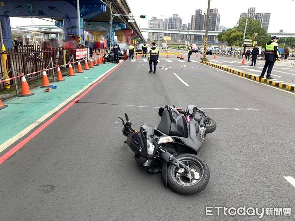 ▲▼ 重新橋日前發生嚴重車禍            。（圖／記者戴上容翻攝）