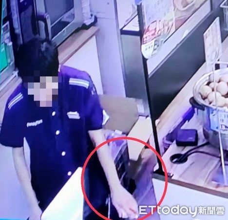 ▲▼到職1個月！29歲女店員大膽偷「超商小金庫」　犯案手法曝光。（圖／記者賴文萱翻攝）