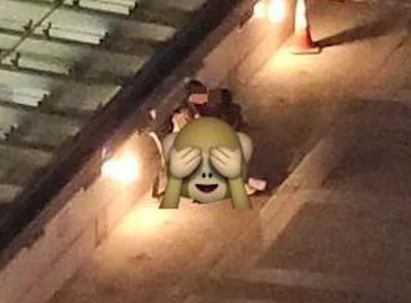 ▲港黃埔區街頭驚見活春宮。（翻攝自Facebook社團黃埔好東西）