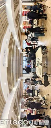 ▲「寫春聯、送福字，書法達人堂活動」活動，在上海市台胞服務中心融空間舉行。（圖／記者趙禕攝）