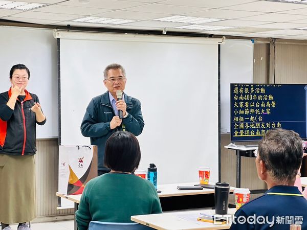 ▲台南市勞工局，3日南門勞工育樂中心辦理「職場大小事講座」，邀請前勞委會主委王如玄律師主講「迎戰性騷 新法起跑」。（圖／記者林東良翻攝，下同）