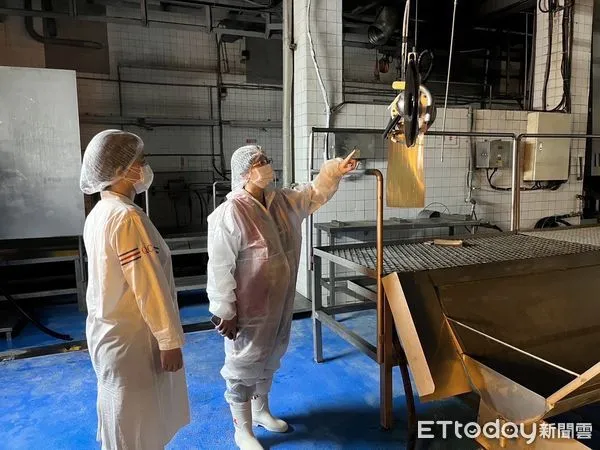 ▲屏縣府3日續查台糖肉豬代工廠信功公司廠區內之環境衛生           。（圖／記者陳崑福翻攝）