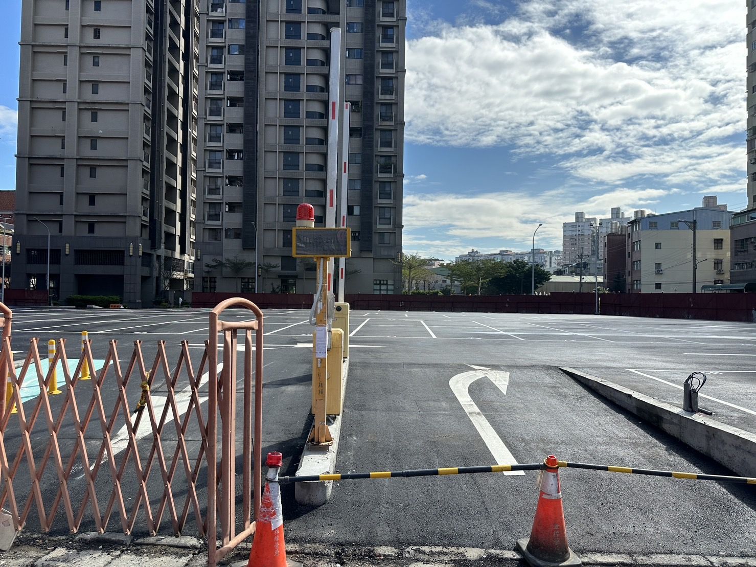 ▲來新北三峽走春 新建鄰近老街停車場百格停車位。（圖／新北市交通局提供）