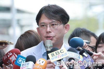 盼「最晚2/16開議」遭綠委狂酸 黃國昌回擊:層次太低不需回應