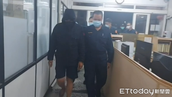 ▲▼       台南女子遭圍毆，警方帶回涉案10人      。（圖／記者林東良翻攝）