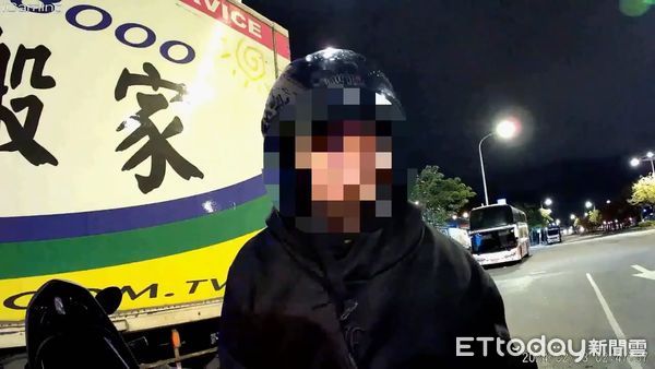 ▲松山警方攔查到多名違規遮蔽車牌、騎乘改裝機車的無照駕駛騎士。（圖／記者張君豪翻攝）