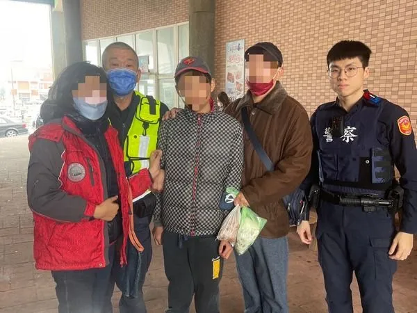 ▲自閉症少年漁港走失，家屬淚謝警火速協尋