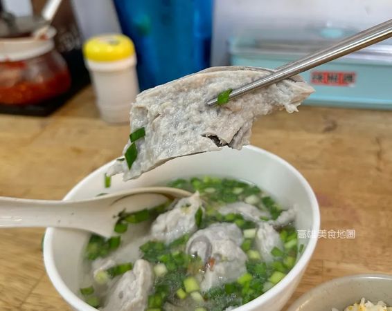 ▲▼高雄前金阿惠虱目魚米粉攤，鮮甜爆汁虱目魚湯、古早味香甜地瓜飯。（圖／高雄美食地圖提供）