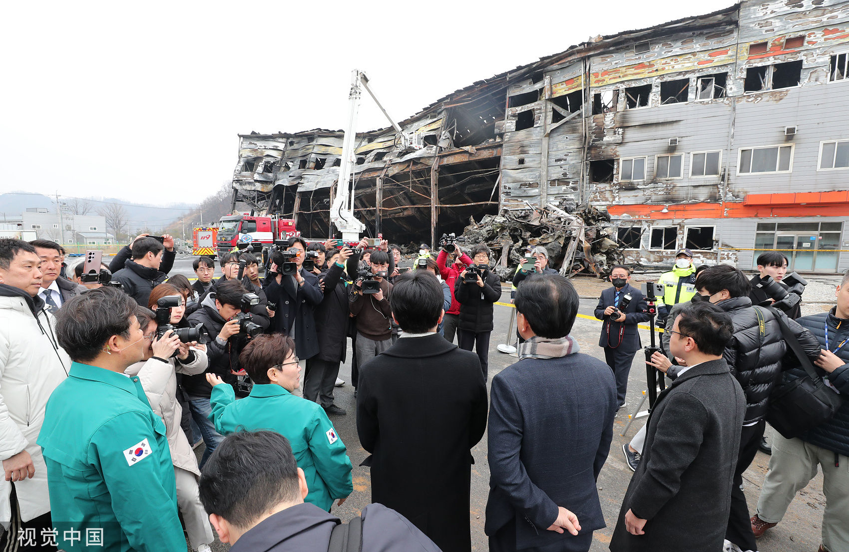 ▲▼南韓慶尚北道聞慶市一間肉品加工廠1月31日發生大火，最終廠房倒塌。（圖／CFP）