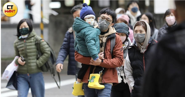 強烈大陸冷氣團春節來襲，屆時初一、初二北部低溫跌破10度，苗栗以北空曠地區氣溫僅剩7度以下。（圖／CTWANT攝影組）