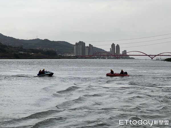 ▲▼  北市社子島島頭公園1名男子受困沙洲           。（圖／記者黃彥傑翻攝）